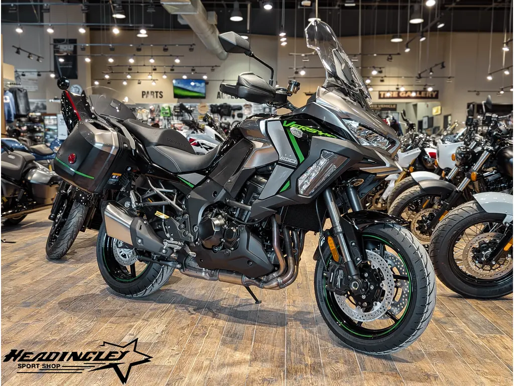 2025 Kawasaki Versys 1100 SE LT // Metallic Graphite Gray/Metallic Diablo Black