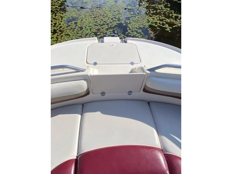 1999 Larson Escape 213 alt