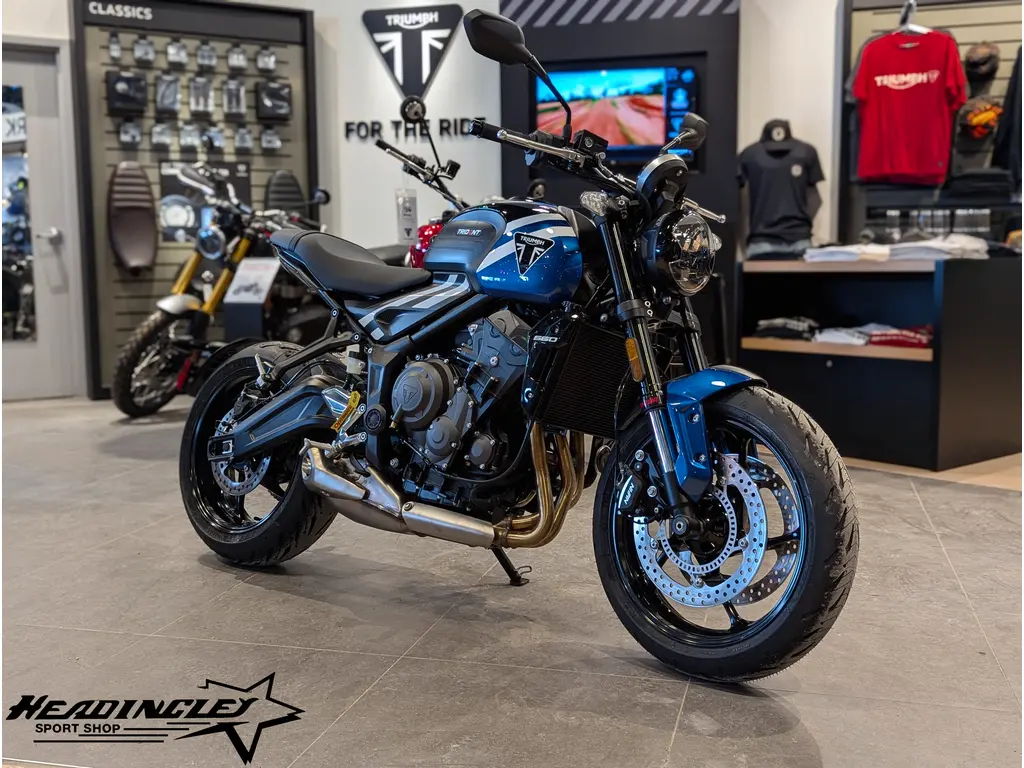 2025 Triumph Trident 660 // Cobalt Blue/Sapphire Black 