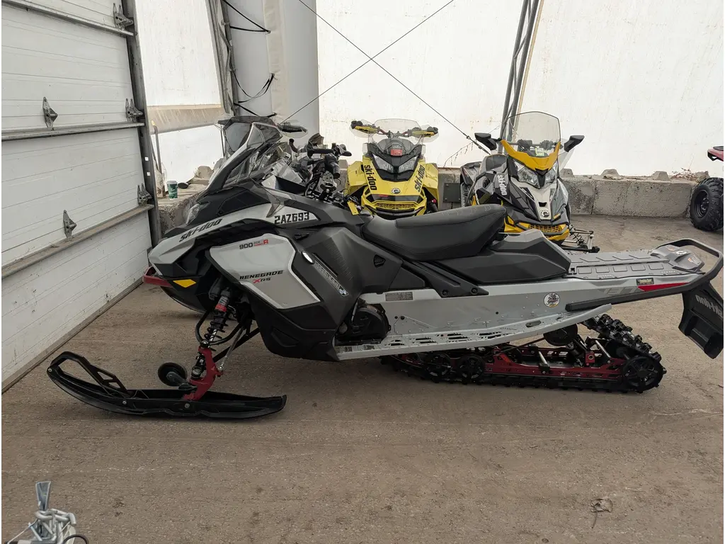 2024 Ski-Doo SM REN XRS 9TR GY 137 1.2IR SAS HUB 24 900 ACE Turbo R 137 1.25