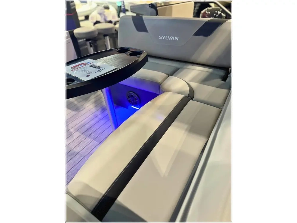 2024 Sylvan L-3 Dlz Dh Bar + $2000 Watersports Package Included!! No Luxury Tax* alt
