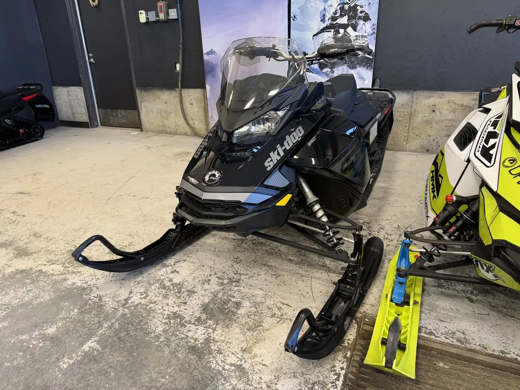 2018 Ski-Doo MXZ