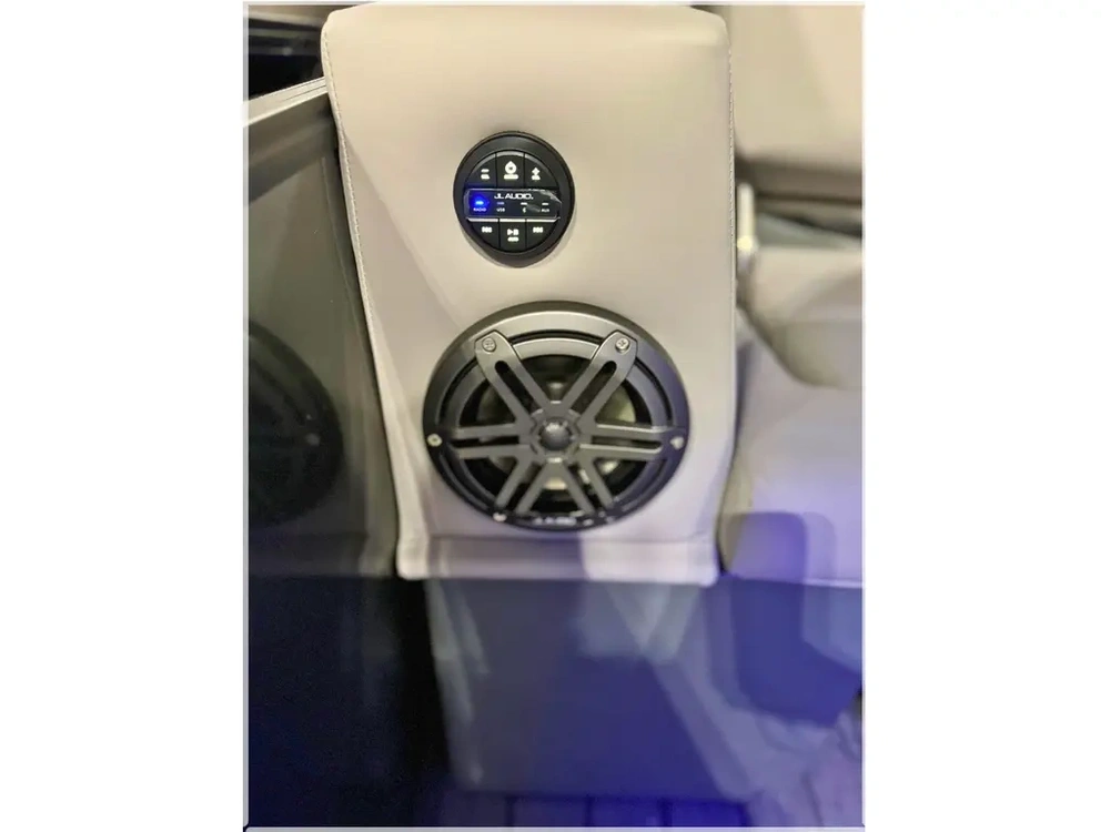2024 Sylvan L-3 Dlz Dh Bar + $2000 Watersports Package Included!! No Luxury Tax* alt