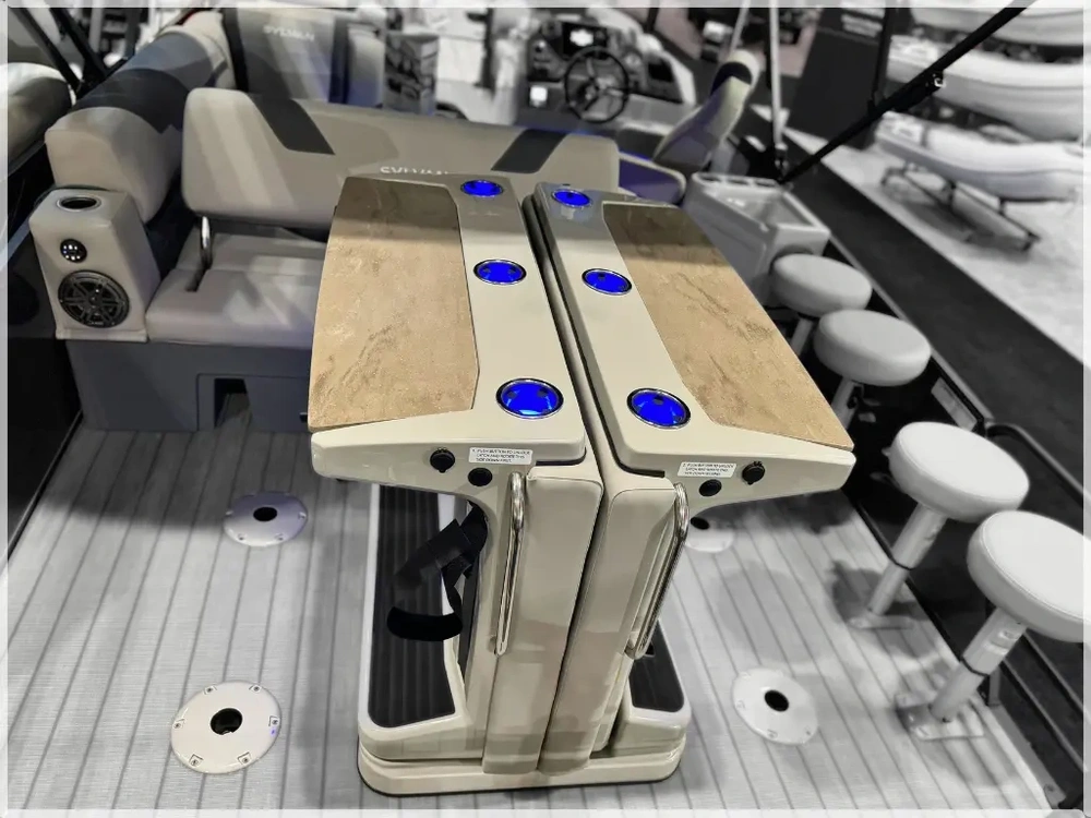 2024 Sylvan L-3 Dlz Dh Bar + $2000 Watersports Package Included!! No Luxury Tax* alt