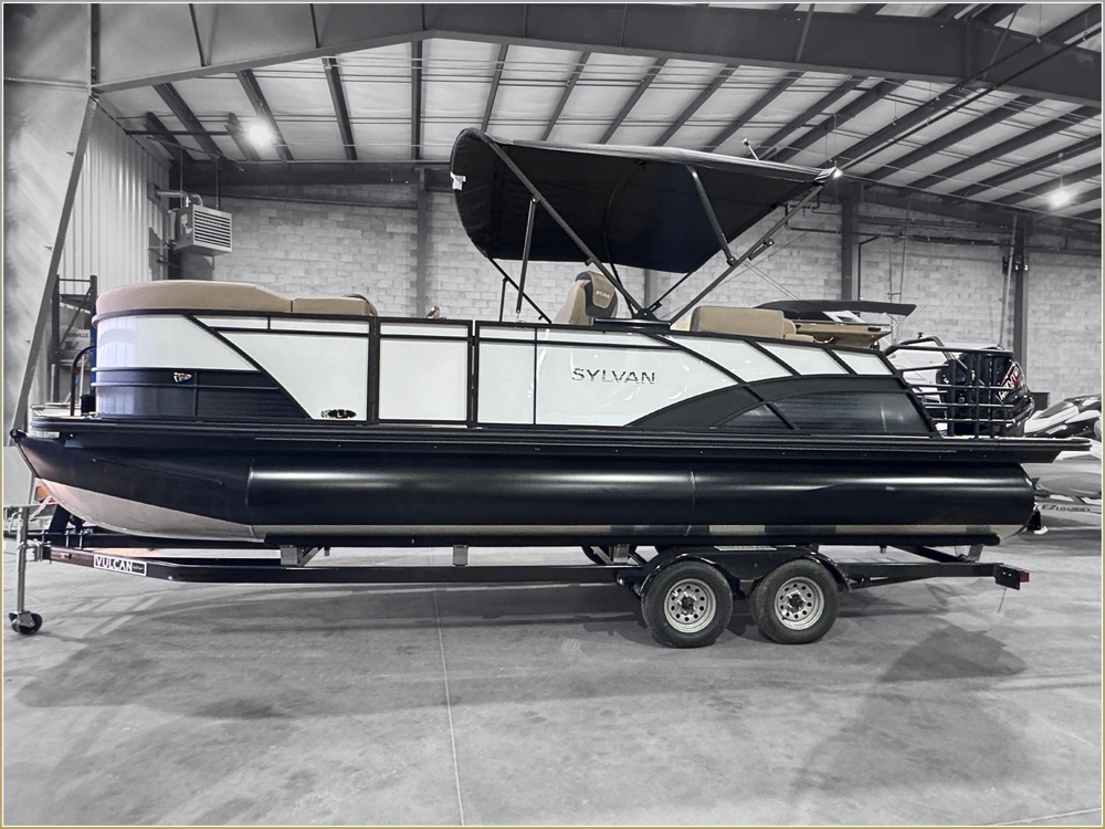 2024 Sylvan L-3 Dlz Dh Bar + $2000 Watersports Package Included!! No Luxury Tax* alt