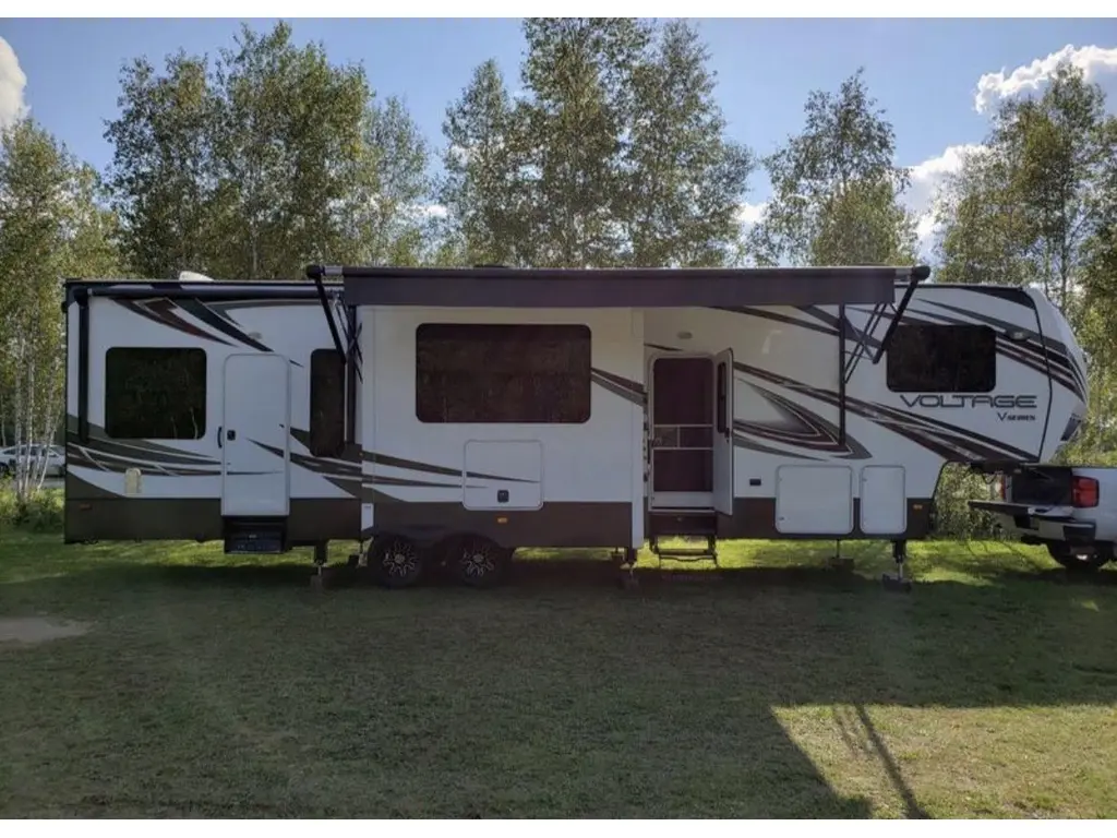 2015 Dutchmen Voltage - V3605