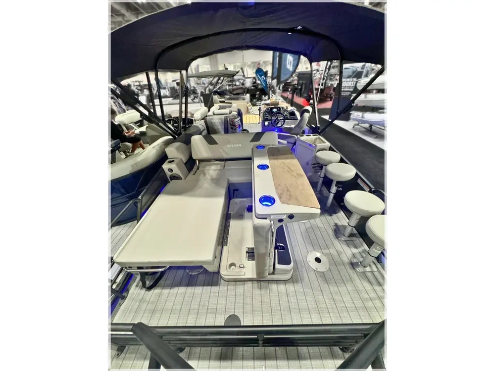 2024 Sylvan L-3 Dlz Dh Bar + $2000 Watersports Package Included!! No Luxury Tax* alt