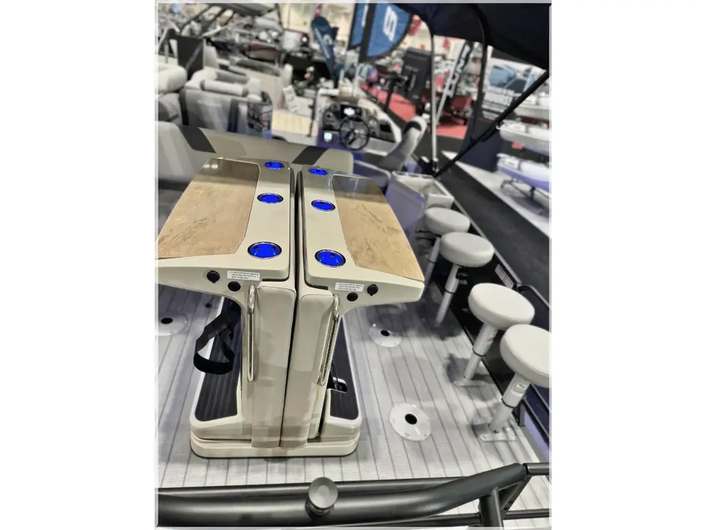 2024 Sylvan L-3 Dlz Dh Bar No Luxury Tax* alt