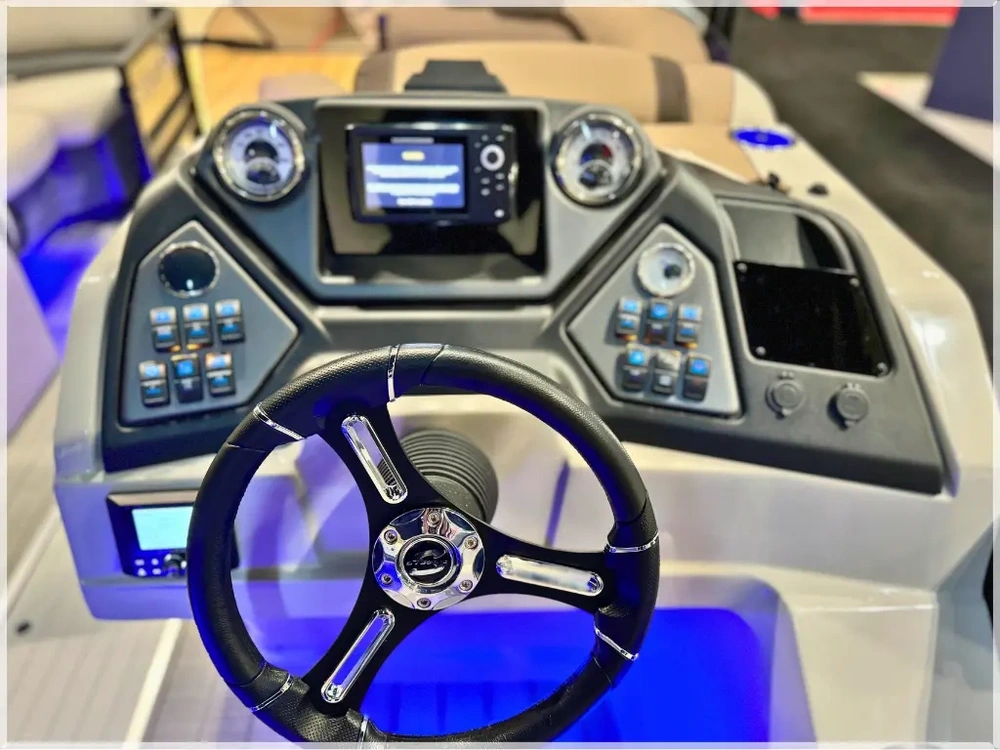 2024 Sylvan L-3 Dlz Dh Bar + $2000 Watersports Package Included!! No Luxury Tax* alt