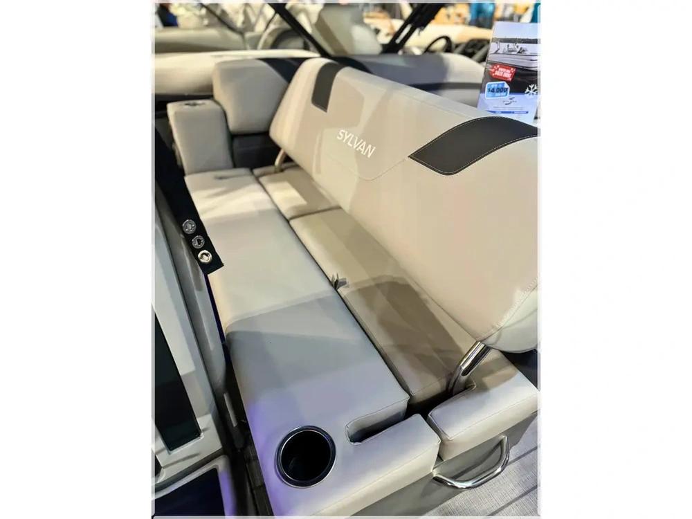 2024 Sylvan L-3 Dlz Dh Bar + $2000 Watersports Package Included!! No Luxury Tax* alt