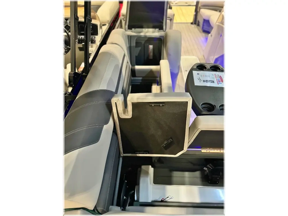 2024 Sylvan L-3 Dlz Dh Bar + $2000 Watersports Package Included!! No Luxury Tax* alt