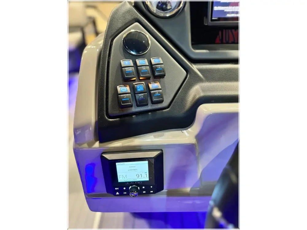 2024 Sylvan L-3 Dlz Dh Bar + $2000 Watersports Package Included!! No Luxury Tax* alt