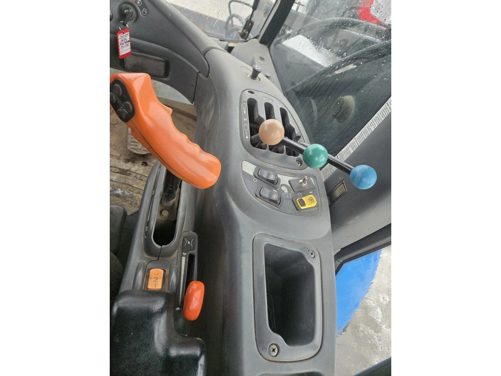 New Holland Tv140 2000 alt