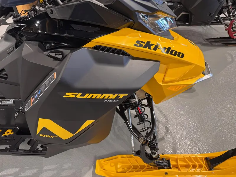 2024 Ski-Doo SUMMIT NEO + 600 EFI Plus