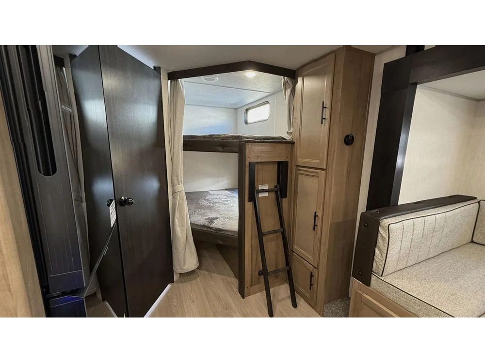 Cherokee Grey Wolf 23dbh 2025 alt