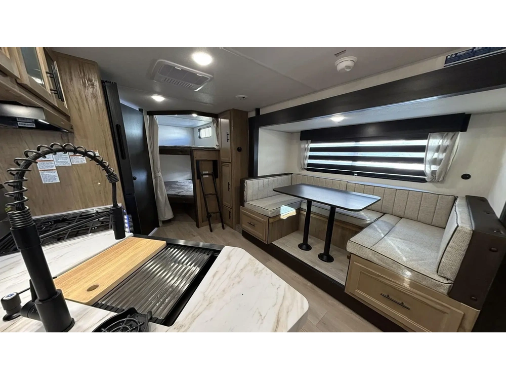 Cherokee Grey Wolf 23dbh 2025 alt