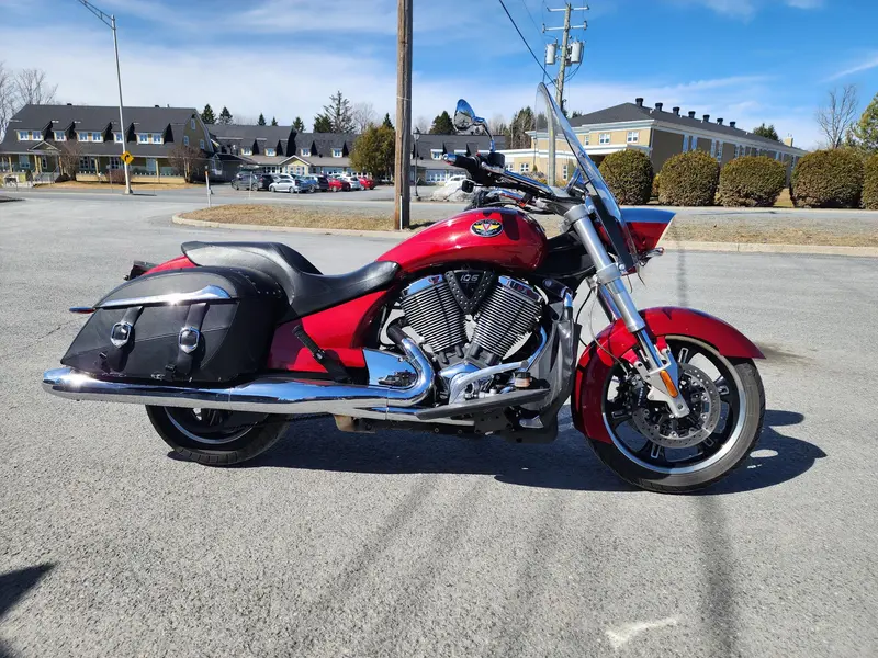2011 VICTORY CROSS ROAD 1700