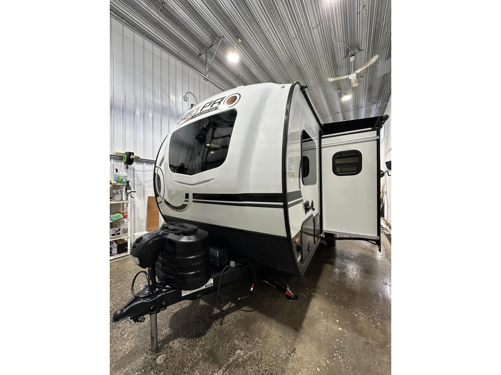 2025 Rockwood Geopro 20bh alt
