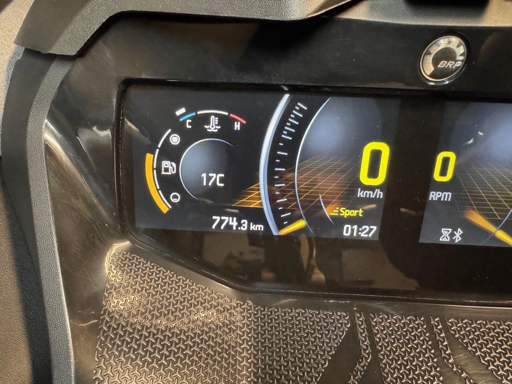 Ski-doo Mach Z 2022 alt