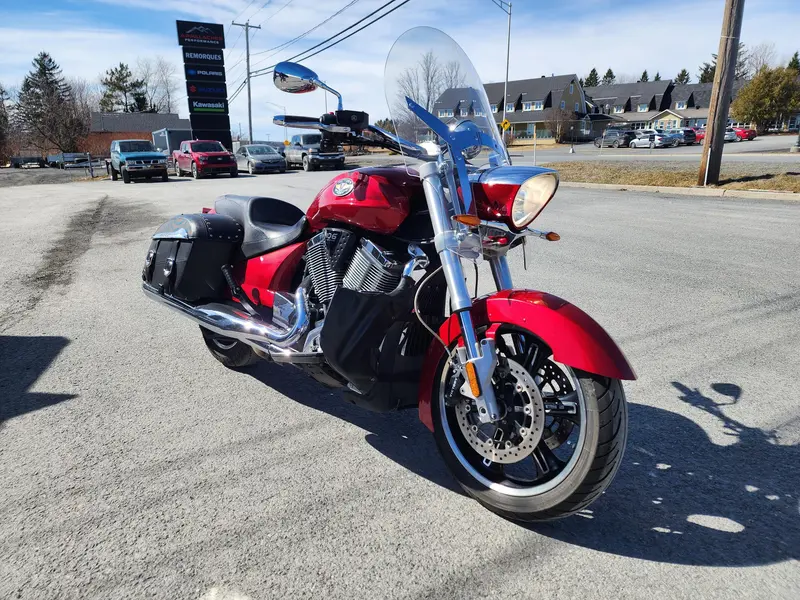 2011 VICTORY CROSS ROAD 1700