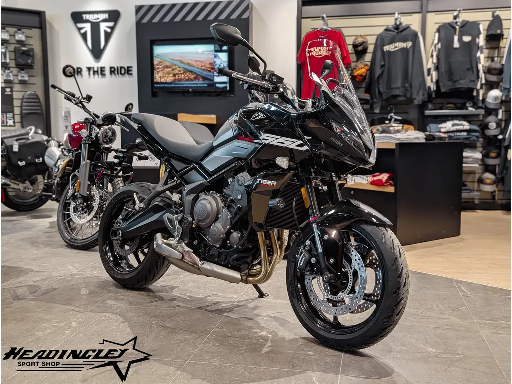 2025 Triumph Tiger Sport 660 // Sapphire Black w/ Fog Light Kit