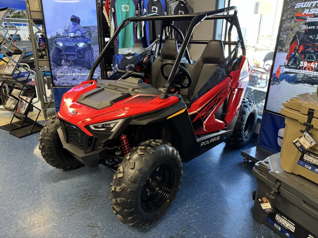 2025 Polaris RZR 200 EFI,INDY RED 