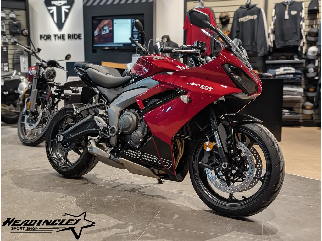 2025 Triumph Daytona 660 // Carnival Red/Sapphire Black
