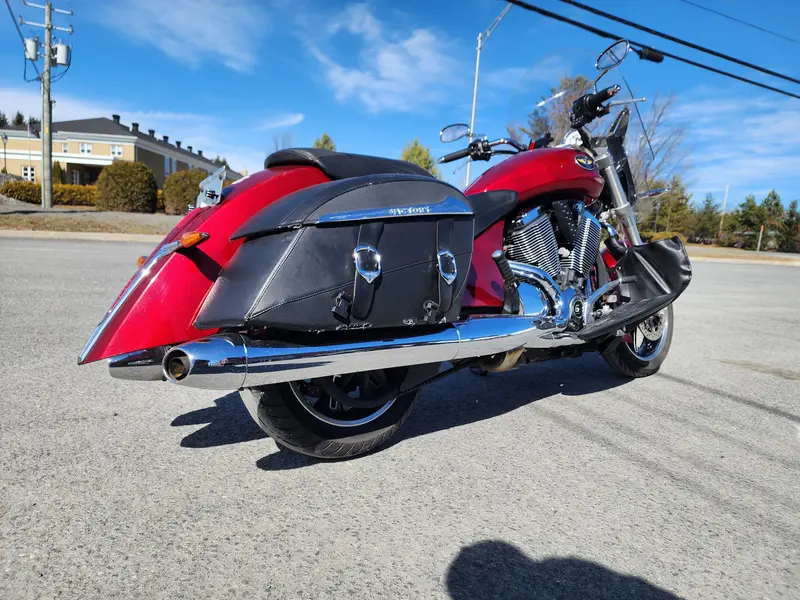 2011 VICTORY CROSS ROAD 1700