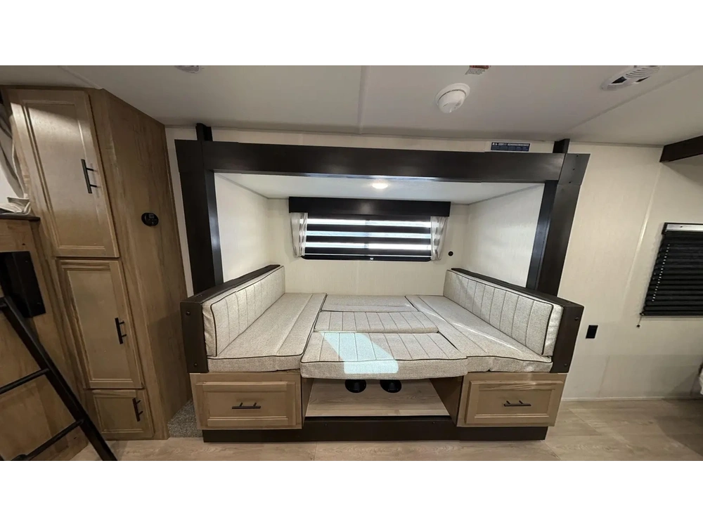 Cherokee Grey Wolf 23dbh 2025 alt