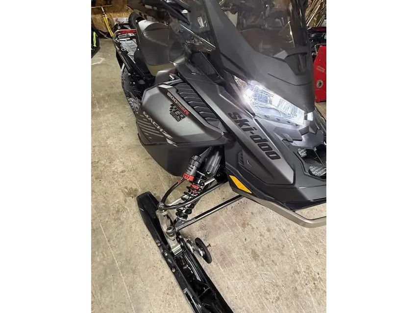 2022 Ski-Doo mach z