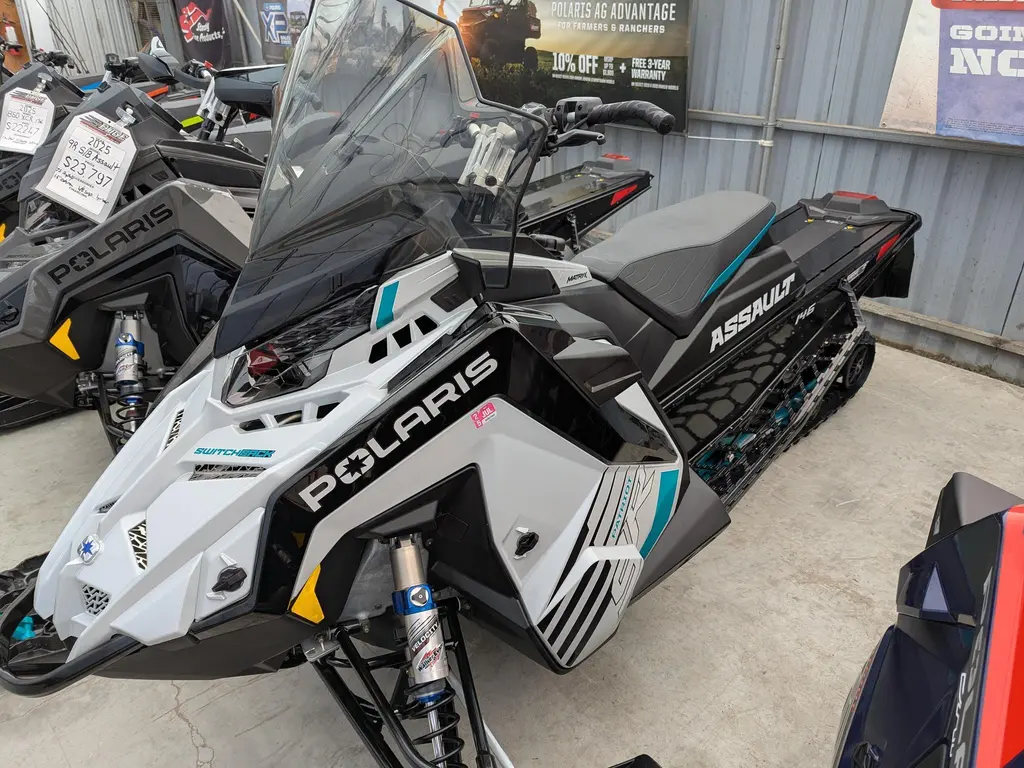 2025 Polaris Patriot 9R Switchback Assault 146 Ghost White Metallic / Gloss Black / Radi Demo