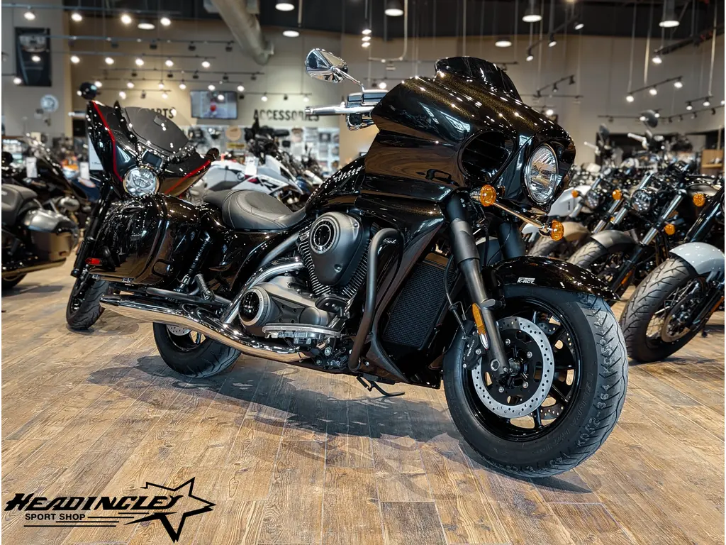 2025 Kawasaki Vulcan 1700 Vaquero // Metallic Brilliant Golden Black 