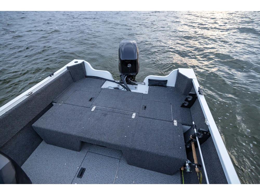 2025 Crestliner 1650 Kodiak Wt - Black Metallic alt