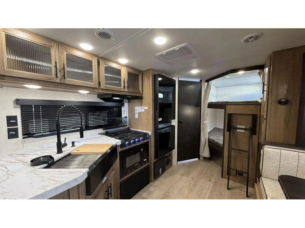 Cherokee Grey Wolf 23dbh 2025 alt