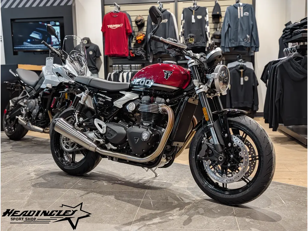 2025 Triumph Speed Twin 1200 // Carnival Red/Sapphire Black 