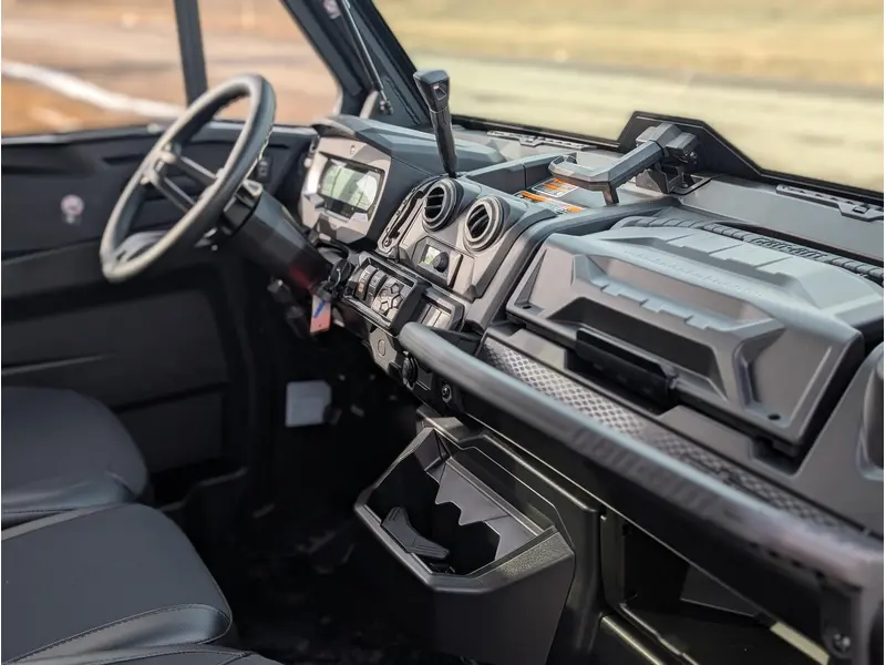 2025 Can-Am Defender Max Lone Star Cab HD10