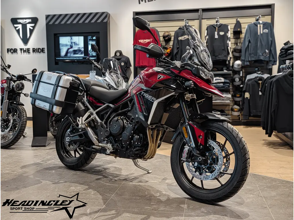 2025 Triumph Tiger 900 GT Pro // Carnival Red/Sapphire Black w/ Trekker Pannier Kit