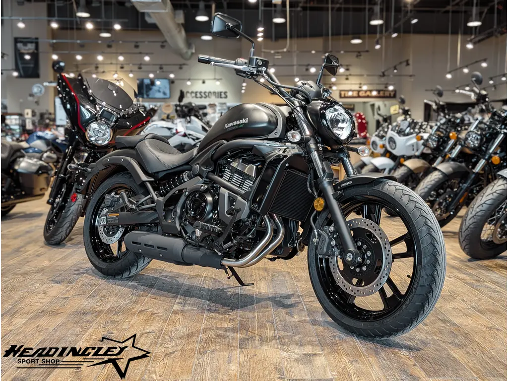 2025 Kawasaki Vulcan S // Metallic Flat Spark Black - w/ Passenger Setup