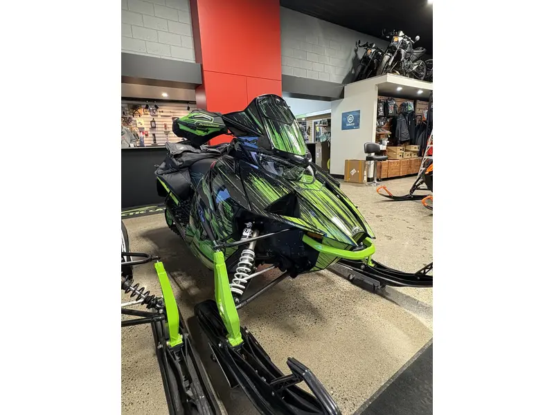 2018 Arctic Cat ZR 8000