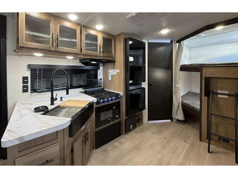 Cherokee Grey Wolf 23dbh 2025 alt