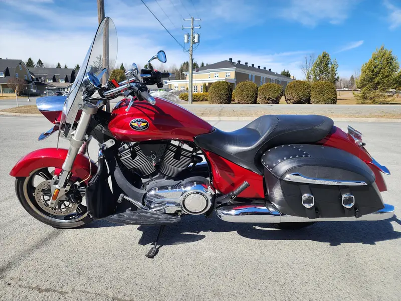 2011 VICTORY CROSS ROAD 1700