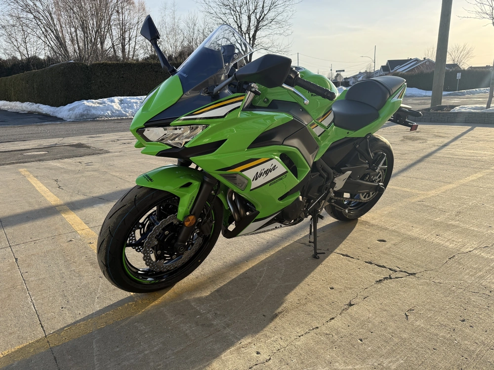 2025 Kawasaki Ninja 650 Krt alt