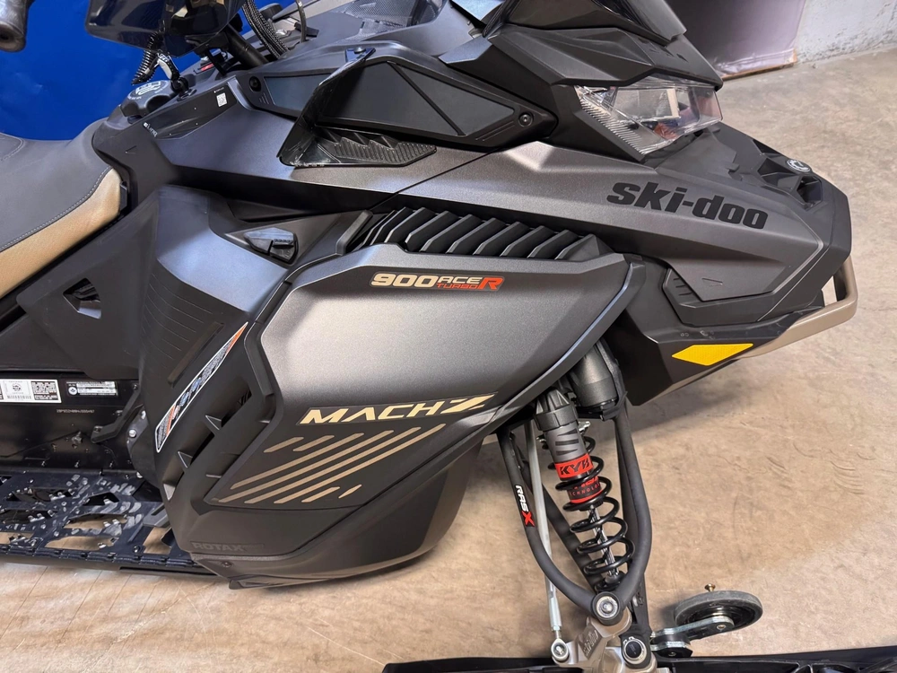 Ski-doo Mach Z 2022 alt