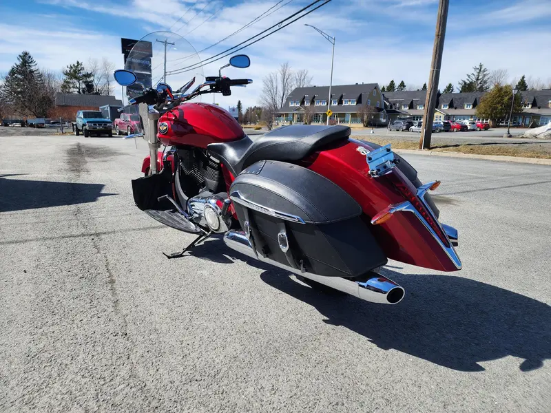 2011 VICTORY CROSS ROAD 1700