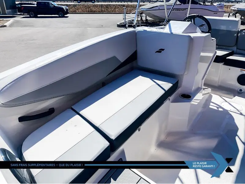 STARCRAFT SV 16 OB 75HP deck boat bateau Ponté 2025