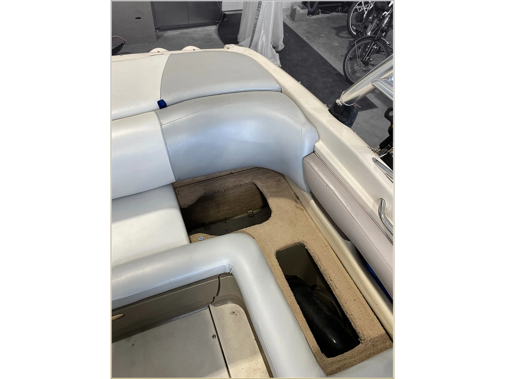 2003 Larson Lxi 210 alt