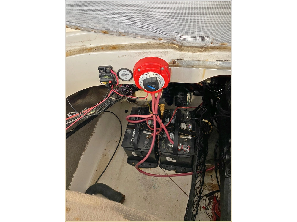 2003 Larson Lxi 210 alt