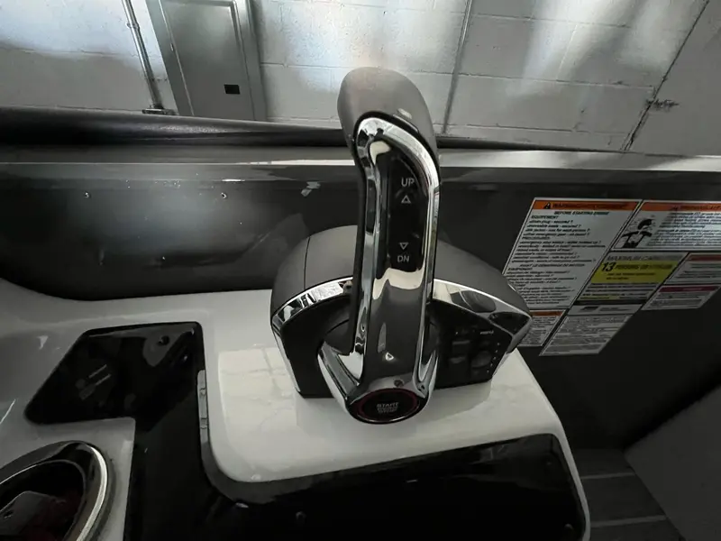 Princecraft VOGUE 25 XT SPORT EDITION **MOTEUR MERCURY 300 FORCES!!** 2023