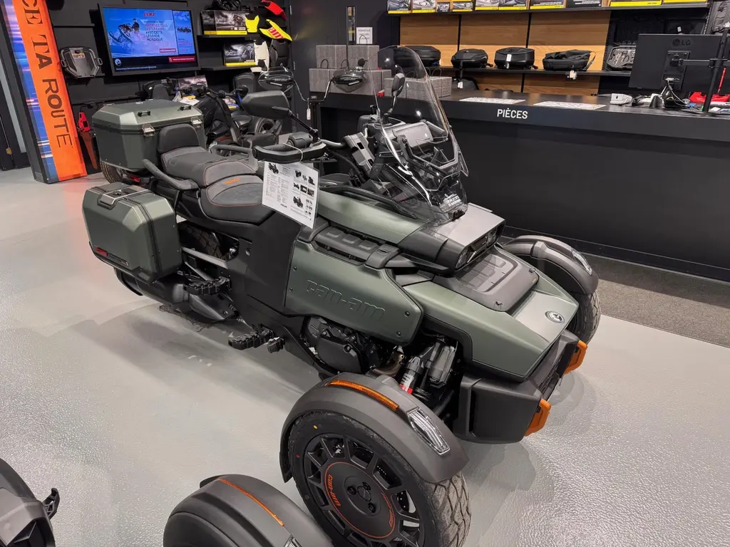 Can-Am CANYON REDROCK 2025