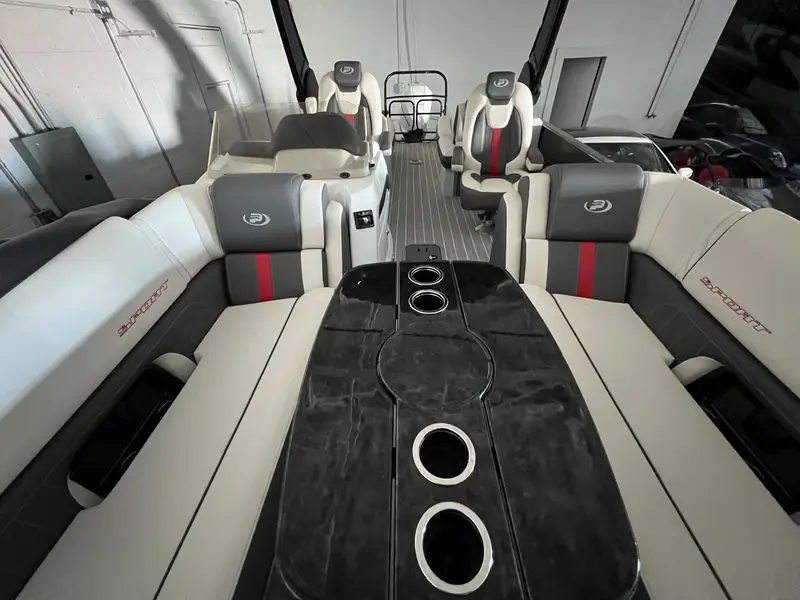 Princecraft VOGUE 25 XT SPORT EDITION **MOTEUR MERCURY 300 FORCES!!** 2023